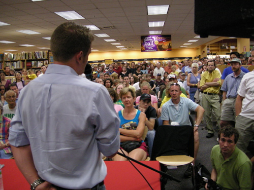 Floyd Landis speaks to a crowd of more than 150 people during a booksigning in Wheaton, IL.